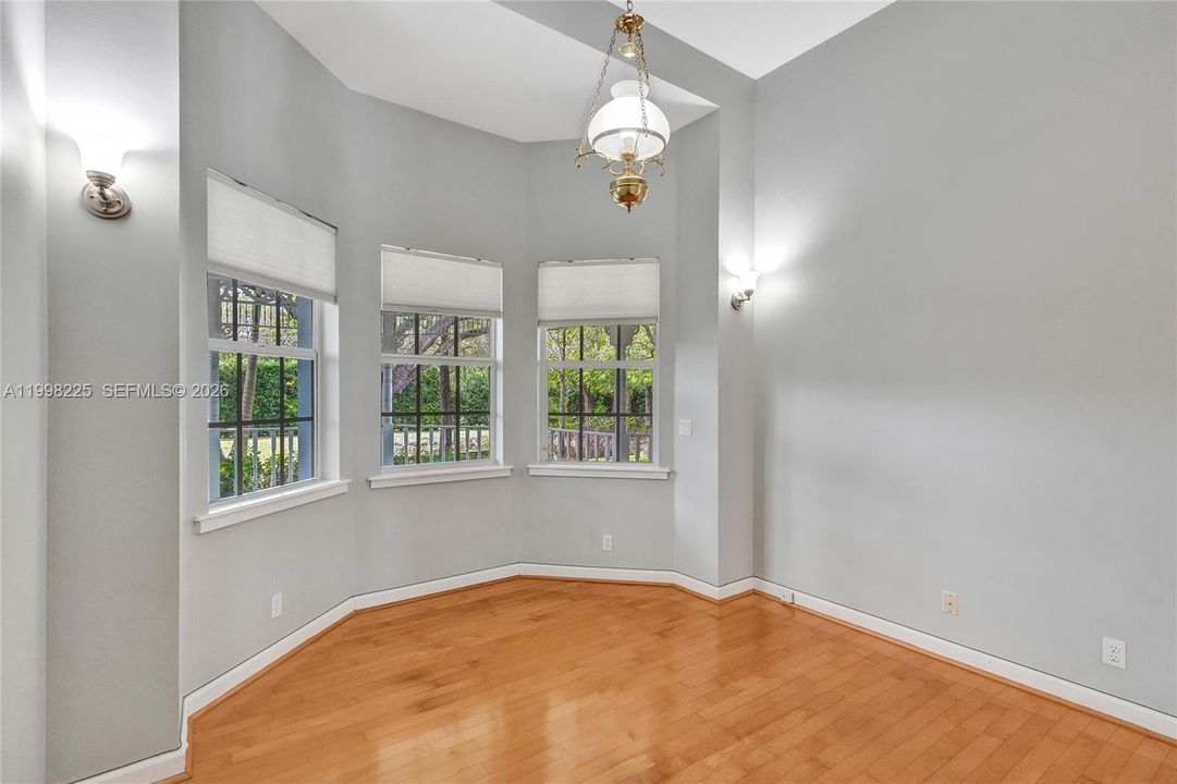 En Venta: $1,590,000 (3 camas, 2 baños, 2630 Pies cuadrados)