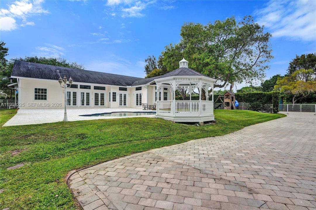 En Venta: $1,590,000 (3 camas, 2 baños, 2630 Pies cuadrados)