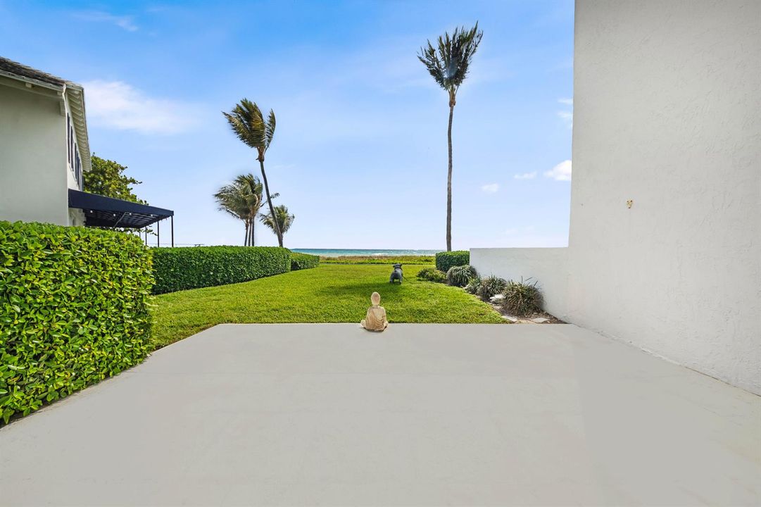OUTDOOR PRIVATE PATIO
