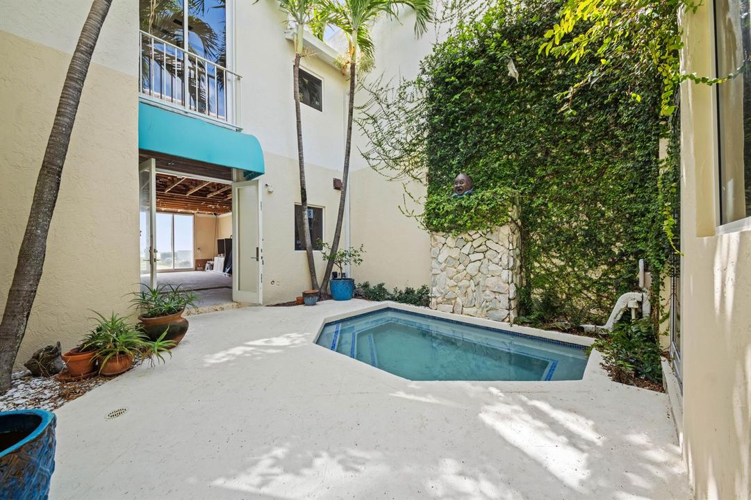 PRIVATE COURTYARD