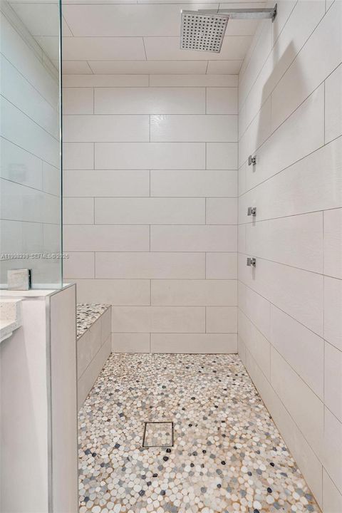 Walk-in shower with rain showerhead
