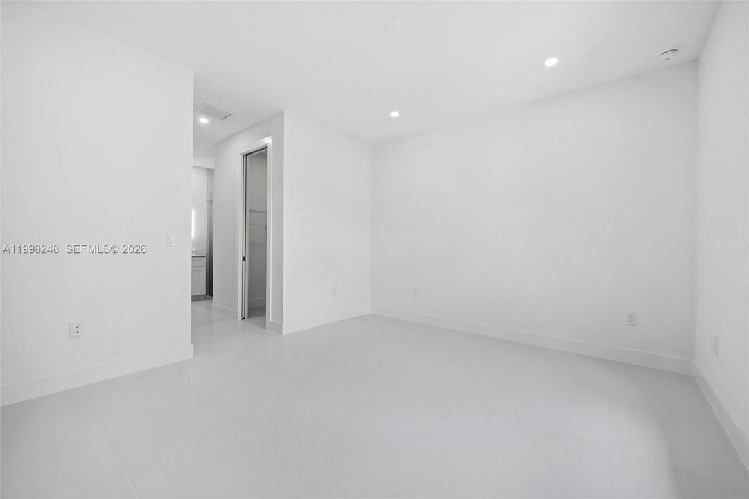 Activo con contrato: $324,900 (4 camas, 2 baños, 1500 Pies cuadrados)