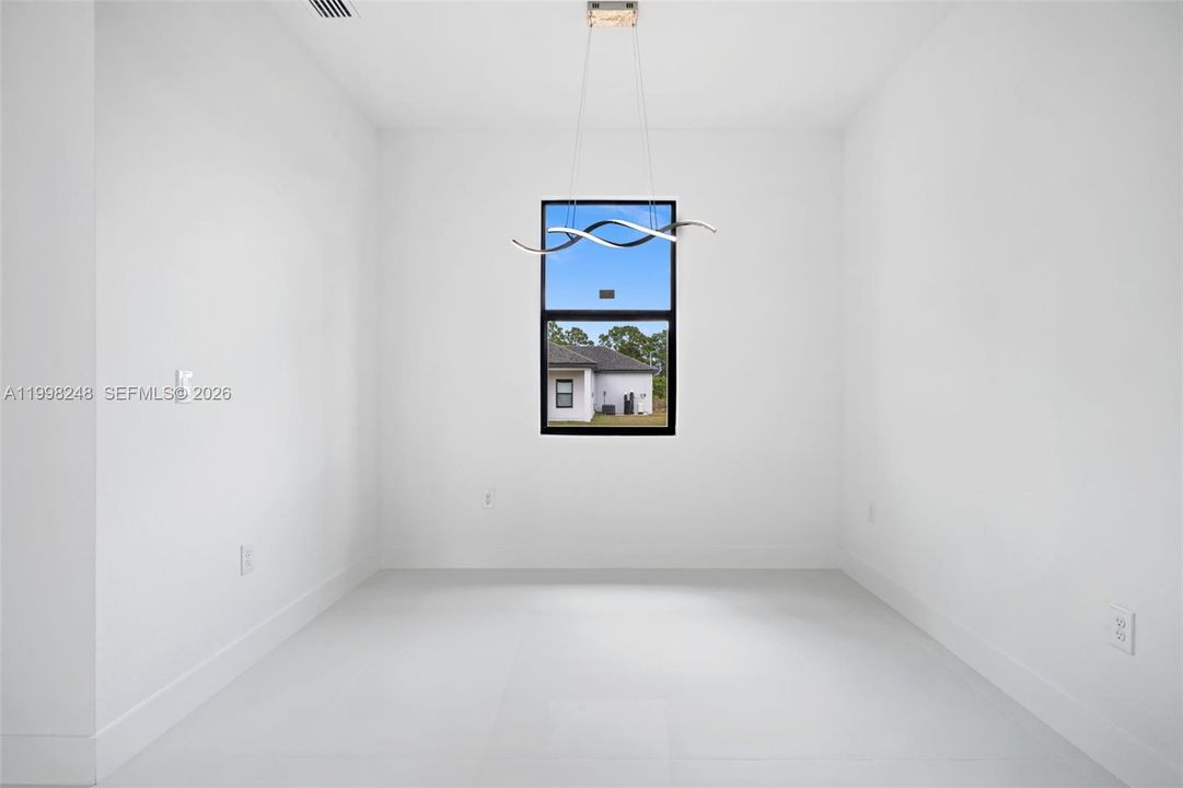 Activo con contrato: $324,900 (4 camas, 2 baños, 1500 Pies cuadrados)