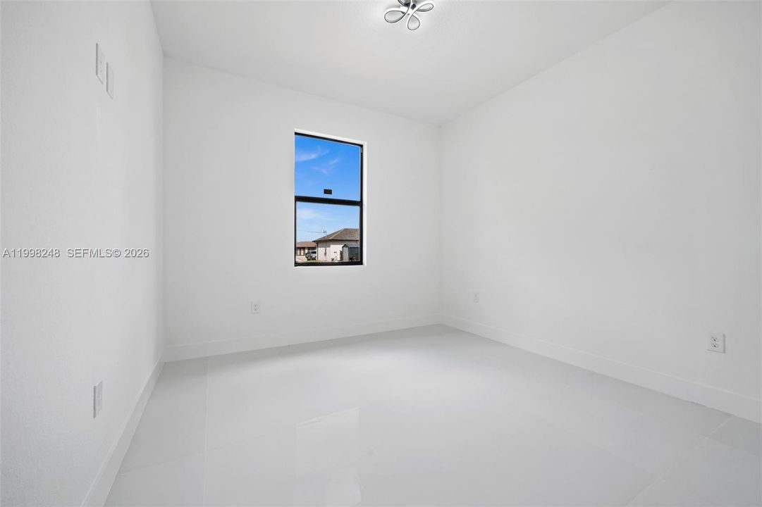 Activo con contrato: $324,900 (4 camas, 2 baños, 1500 Pies cuadrados)