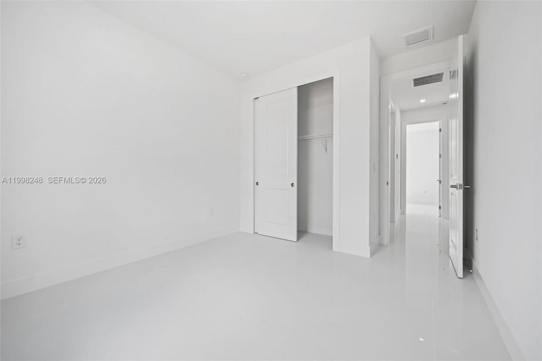 Activo con contrato: $324,900 (4 camas, 2 baños, 1500 Pies cuadrados)