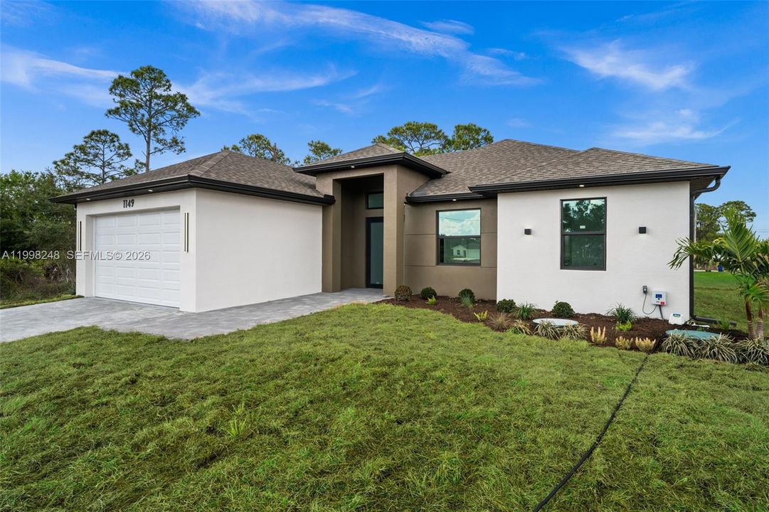 Activo con contrato: $324,900 (4 camas, 2 baños, 1500 Pies cuadrados)