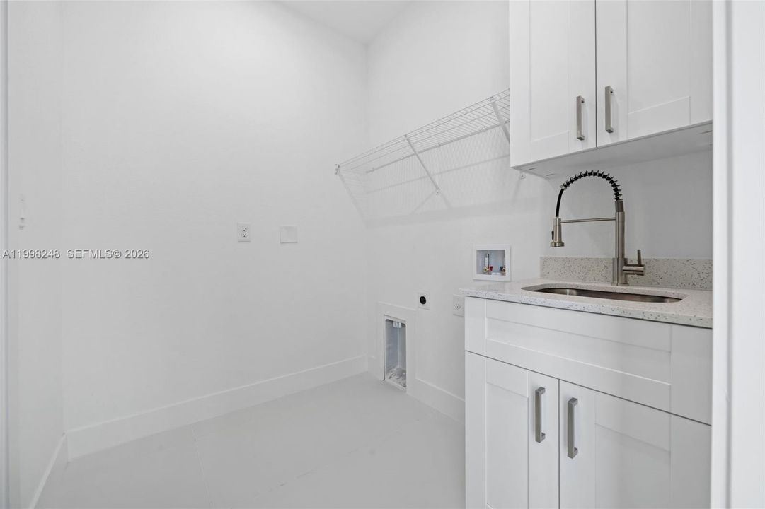 Activo con contrato: $324,900 (4 camas, 2 baños, 1500 Pies cuadrados)