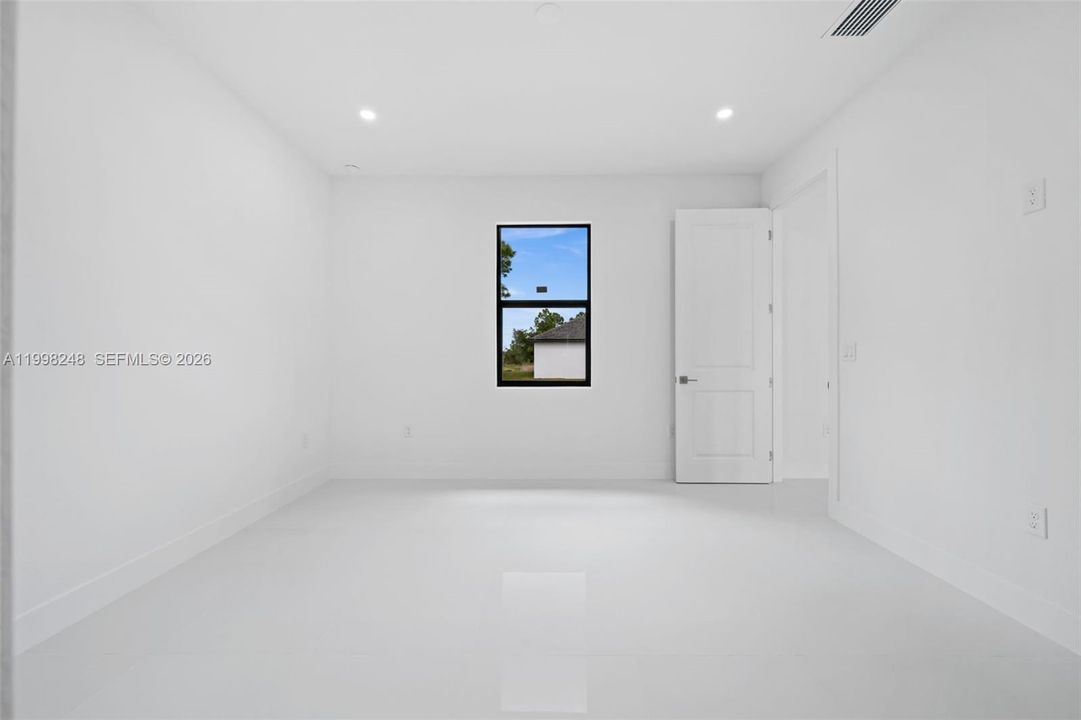 Activo con contrato: $324,900 (4 camas, 2 baños, 1500 Pies cuadrados)