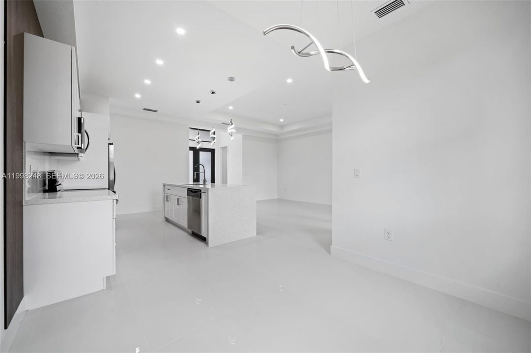 Activo con contrato: $324,900 (4 camas, 2 baños, 1500 Pies cuadrados)