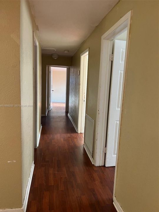 Activo con contrato: $2,700 (4 camas, 2 baños, 1533 Pies cuadrados)