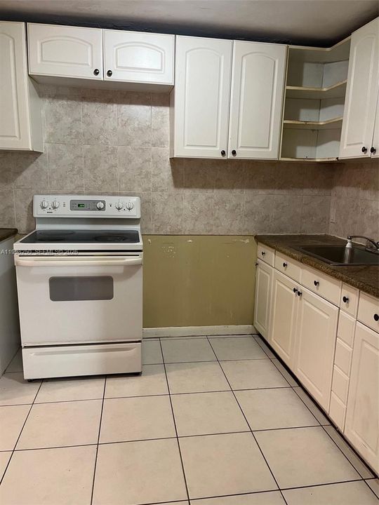 Activo con contrato: $2,700 (4 camas, 2 baños, 1533 Pies cuadrados)
