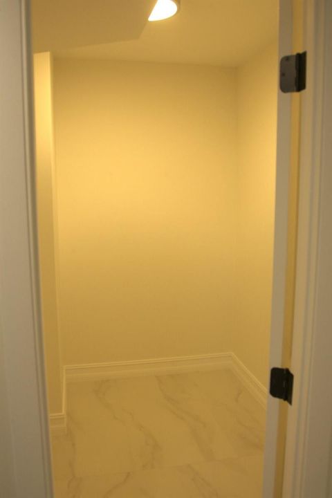 In suite lgr. storage rm