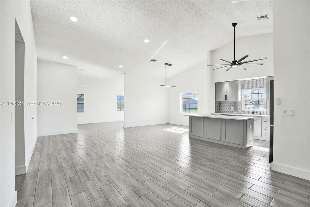 Active With Contract: $389,950 (2 beds, 2 baths, 1653 Square Feet)