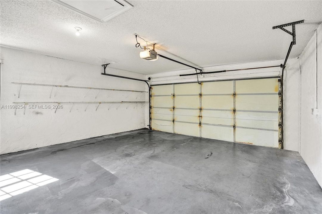 Active With Contract: $389,950 (2 beds, 2 baths, 1653 Square Feet)