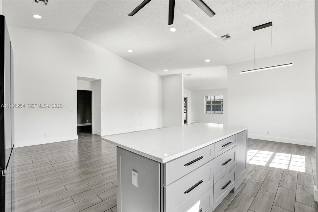 Active With Contract: $389,950 (2 beds, 2 baths, 1653 Square Feet)