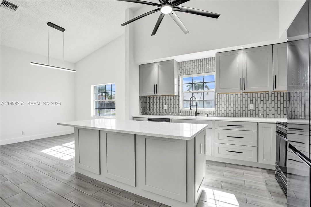 Active With Contract: $389,950 (2 beds, 2 baths, 1653 Square Feet)