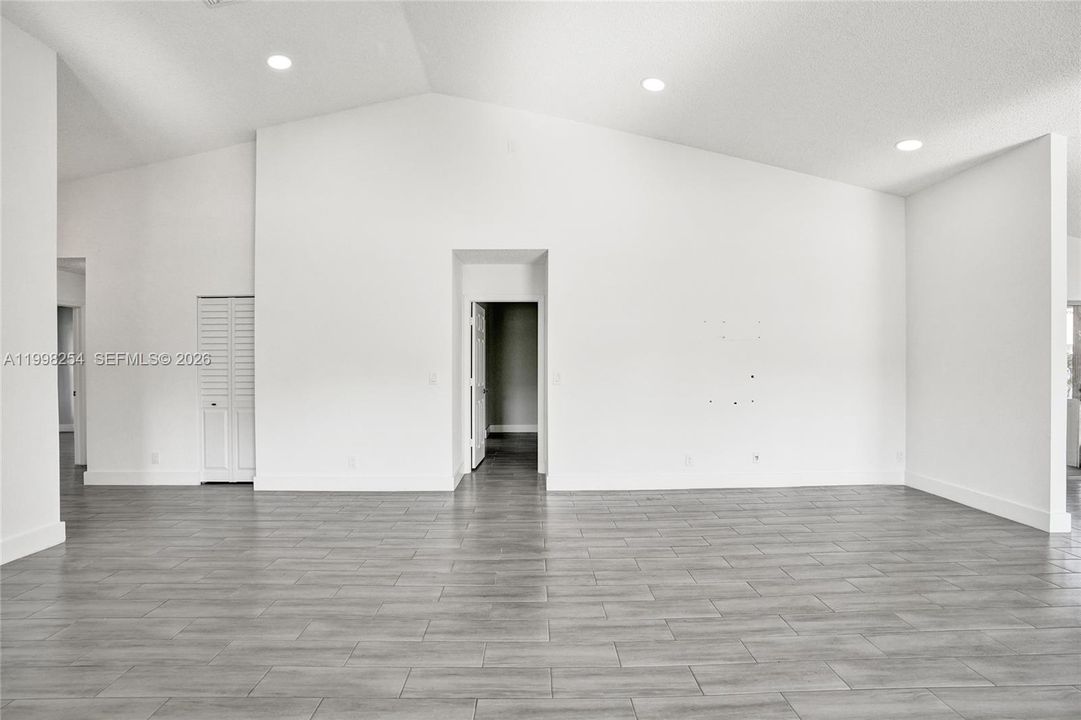 Active With Contract: $389,950 (2 beds, 2 baths, 1653 Square Feet)
