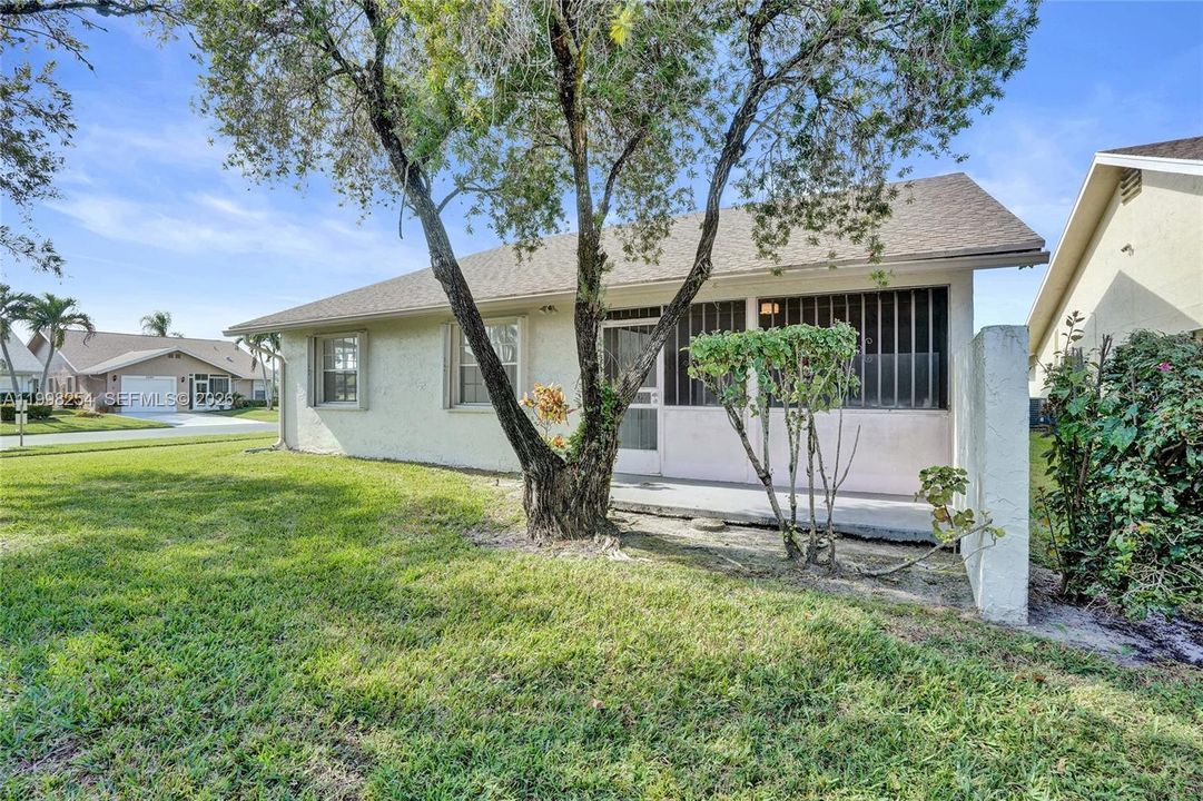 Active With Contract: $389,950 (2 beds, 2 baths, 1653 Square Feet)