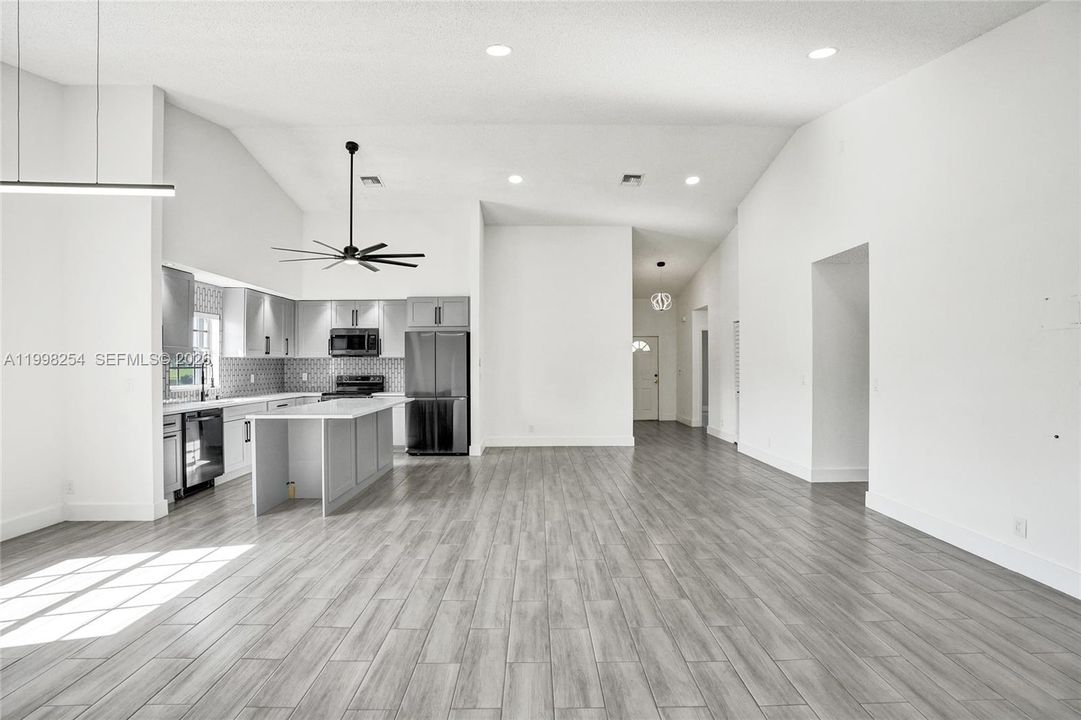 Active With Contract: $389,950 (2 beds, 2 baths, 1653 Square Feet)