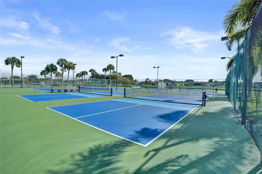 Active With Contract: $389,950 (2 beds, 2 baths, 1653 Square Feet)