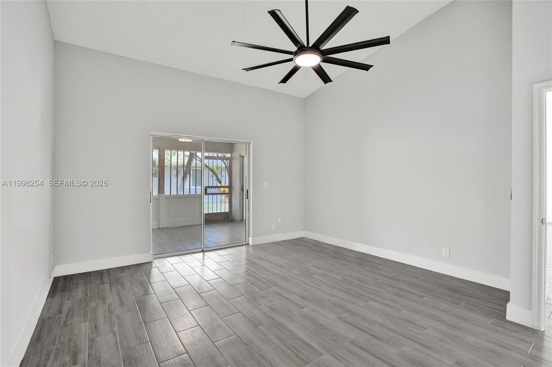 Active With Contract: $389,950 (2 beds, 2 baths, 1653 Square Feet)