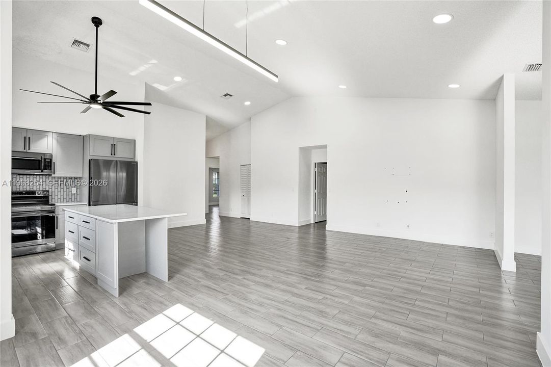 Active With Contract: $389,950 (2 beds, 2 baths, 1653 Square Feet)