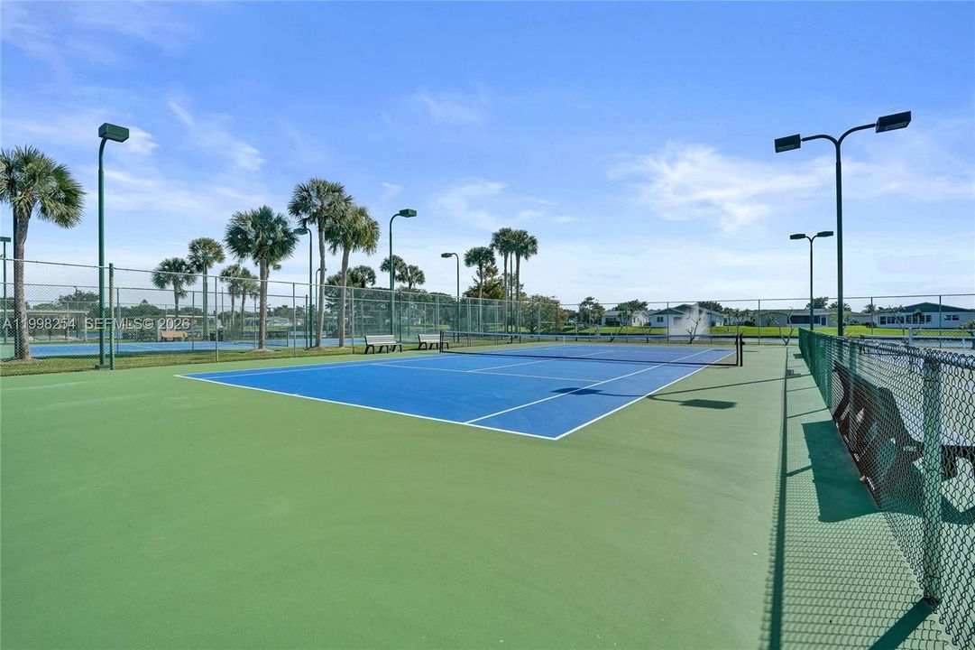 Active With Contract: $389,950 (2 beds, 2 baths, 1653 Square Feet)