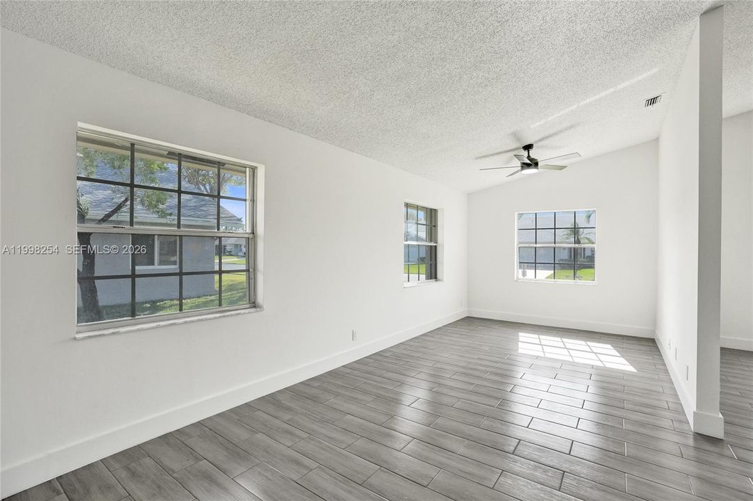 Active With Contract: $389,950 (2 beds, 2 baths, 1653 Square Feet)