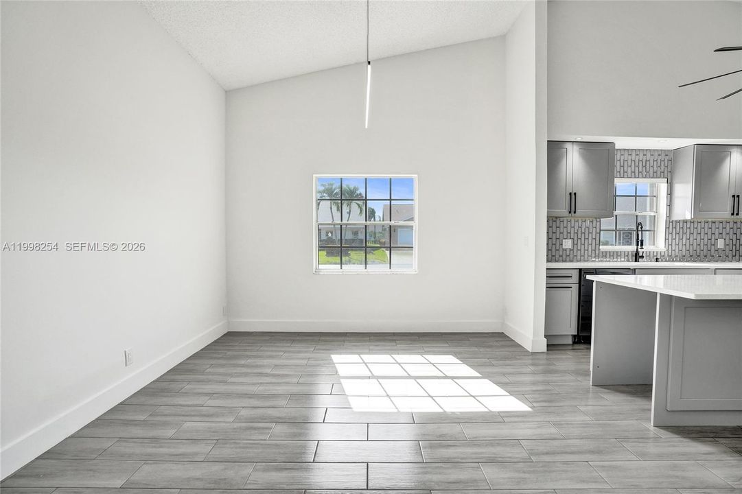 Active With Contract: $389,950 (2 beds, 2 baths, 1653 Square Feet)