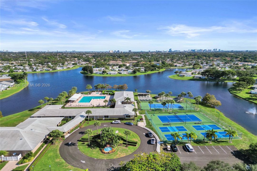Active With Contract: $389,950 (2 beds, 2 baths, 1653 Square Feet)