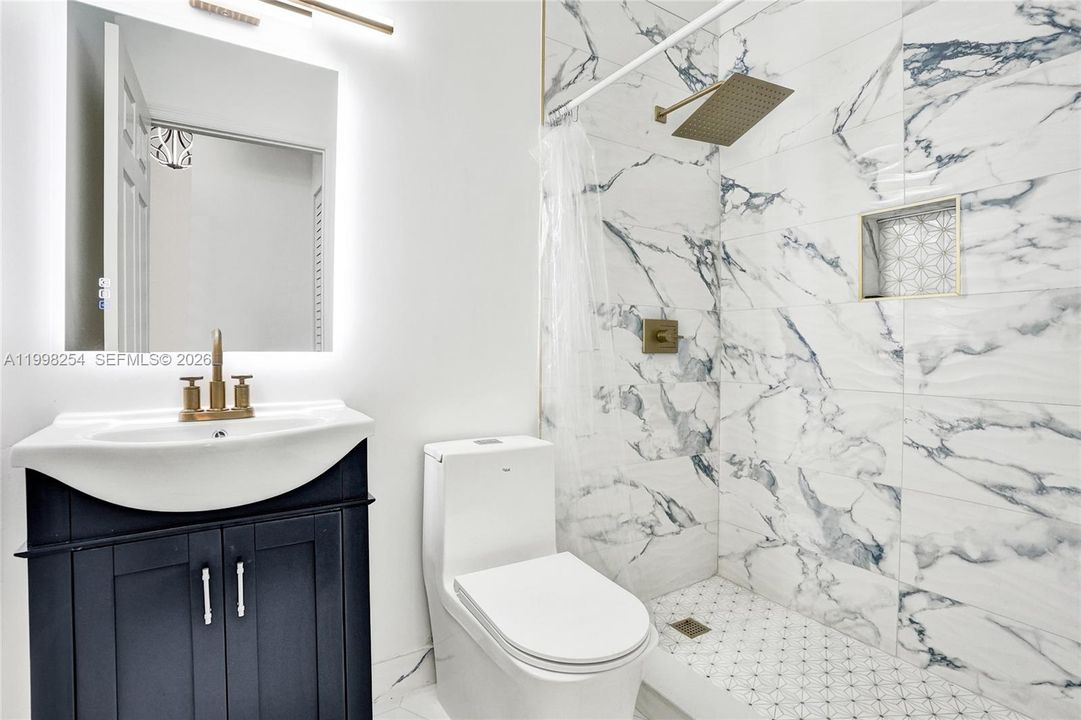 Active With Contract: $389,950 (2 beds, 2 baths, 1653 Square Feet)
