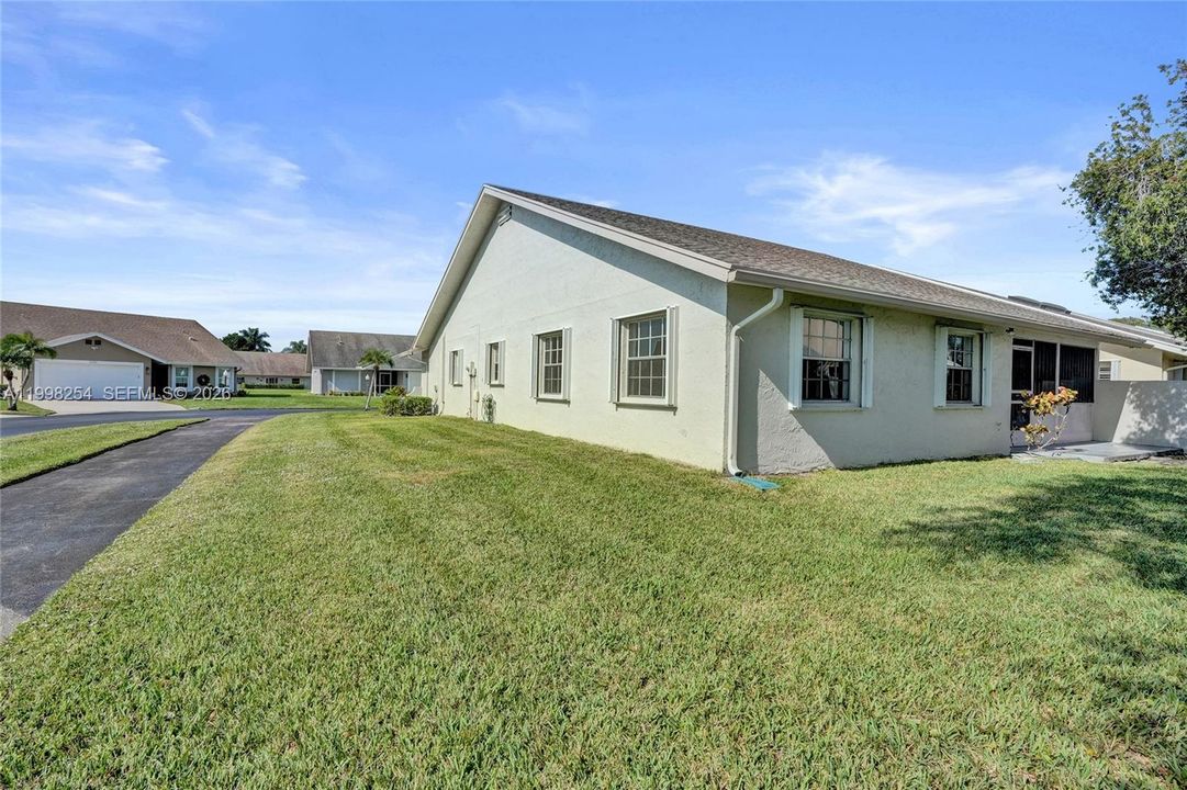 Active With Contract: $389,950 (2 beds, 2 baths, 1653 Square Feet)