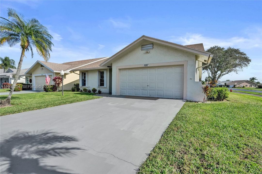 Active With Contract: $389,950 (2 beds, 2 baths, 1653 Square Feet)