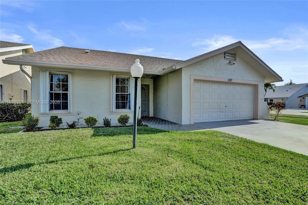 Active With Contract: $389,950 (2 beds, 2 baths, 1653 Square Feet)