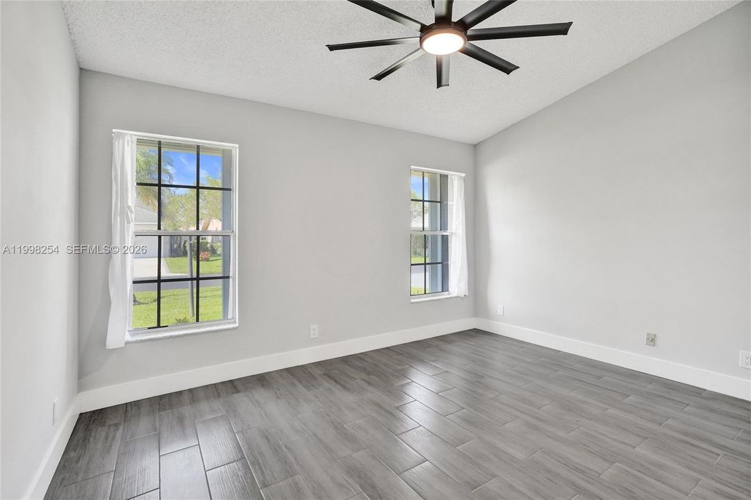 Active With Contract: $389,950 (2 beds, 2 baths, 1653 Square Feet)