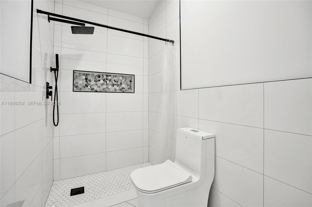 Active With Contract: $389,950 (2 beds, 2 baths, 1653 Square Feet)