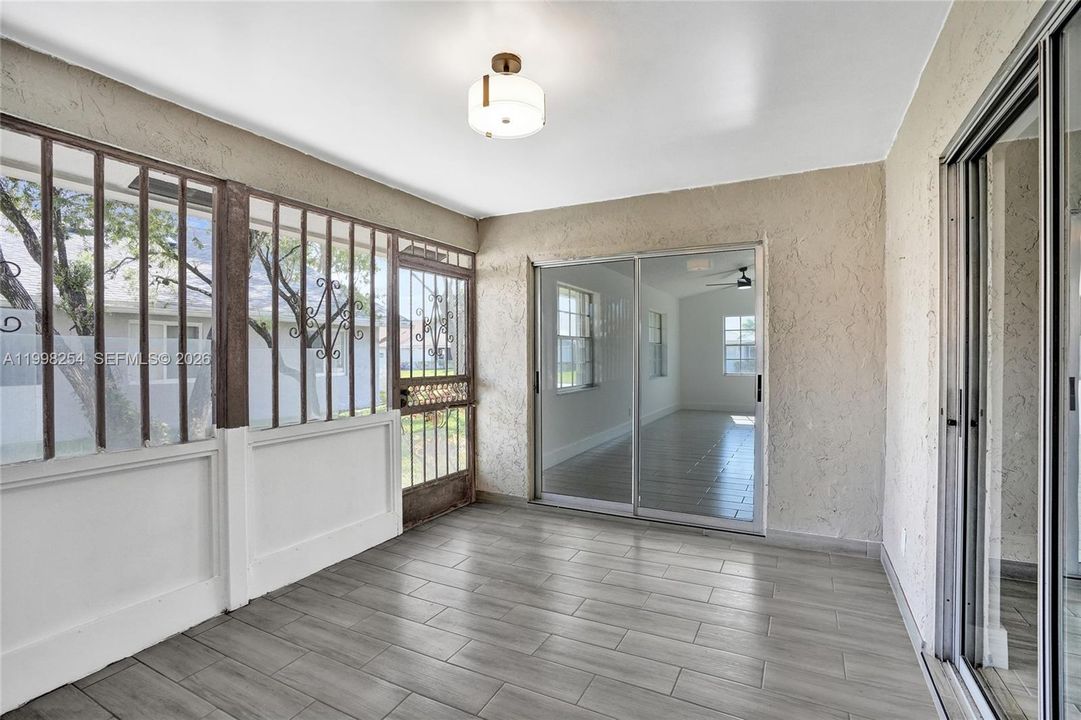 Active With Contract: $389,950 (2 beds, 2 baths, 1653 Square Feet)