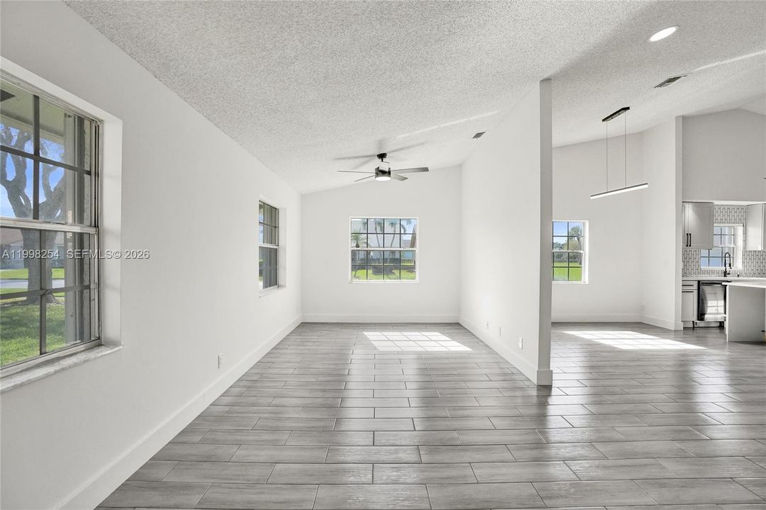 Active With Contract: $389,950 (2 beds, 2 baths, 1653 Square Feet)