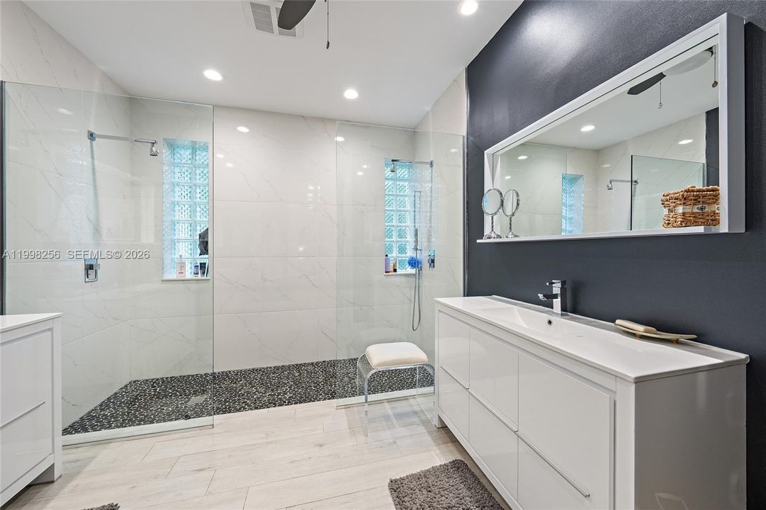 Active With Contract: $2,000,000 (4 beds, 3 baths, 3387 Square Feet)