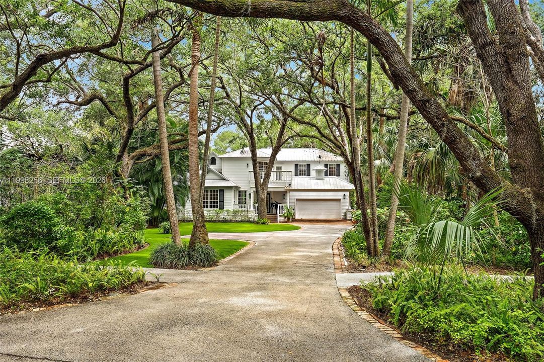 Active With Contract: $2,000,000 (4 beds, 3 baths, 3387 Square Feet)