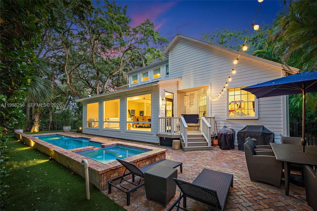 Active With Contract: $2,000,000 (4 beds, 3 baths, 3387 Square Feet)