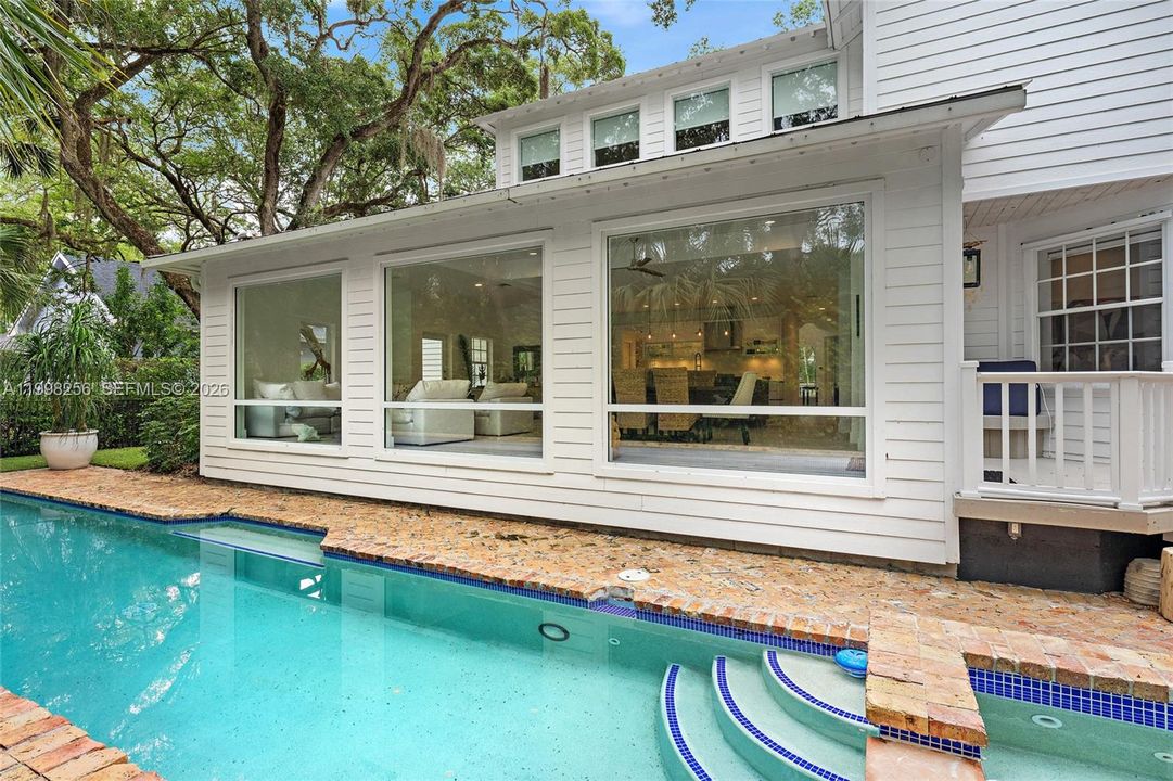 Active With Contract: $2,000,000 (4 beds, 3 baths, 3387 Square Feet)