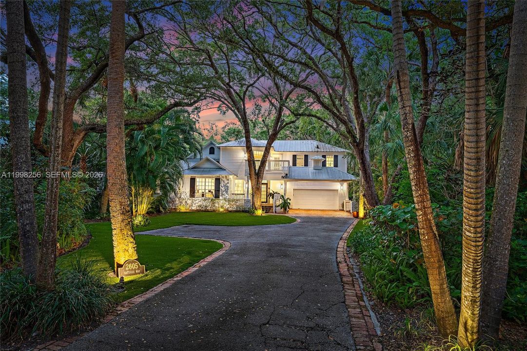 Active With Contract: $2,000,000 (4 beds, 3 baths, 3387 Square Feet)