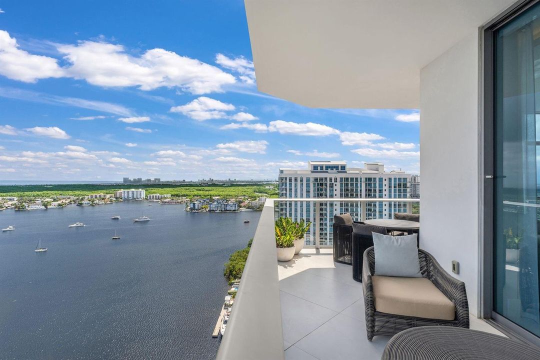17301 Biscayne Blvd_1oakstudios_37