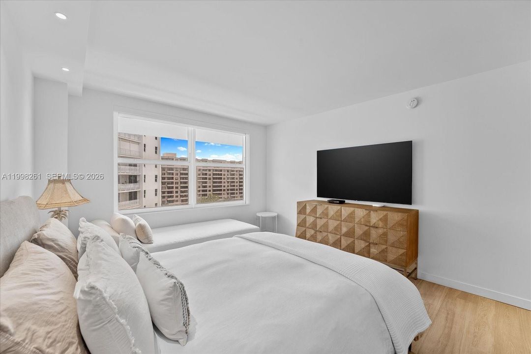 For Rent: $19,000 (3 beds, 2 baths, 1930 Square Feet)
