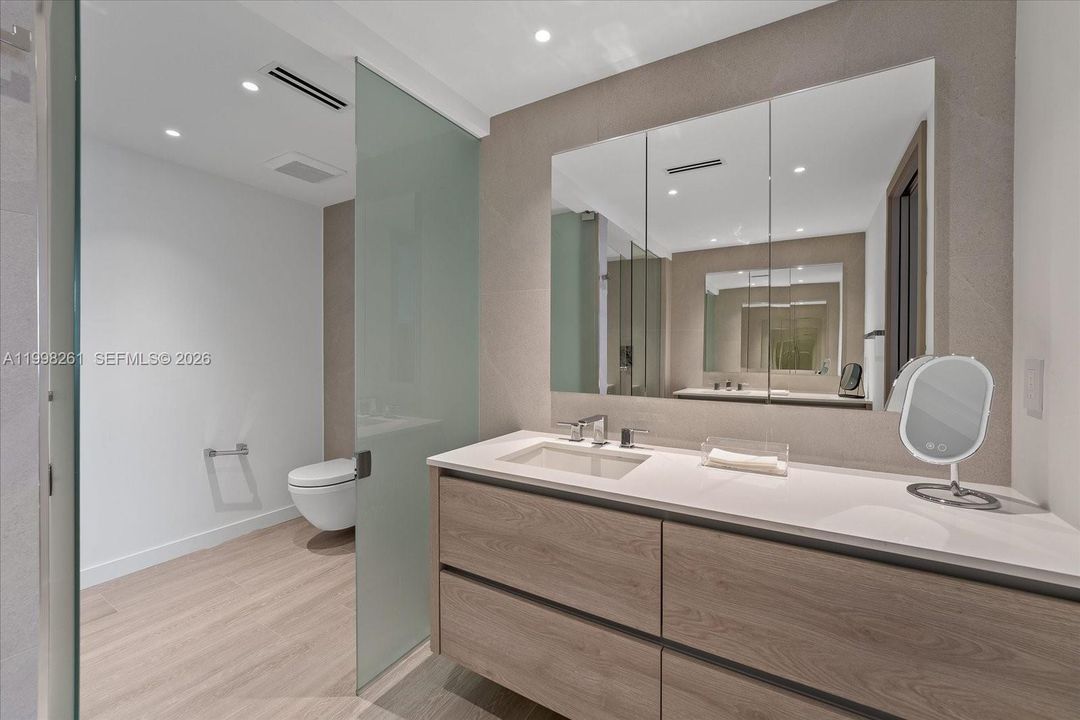 For Rent: $19,000 (3 beds, 2 baths, 1930 Square Feet)