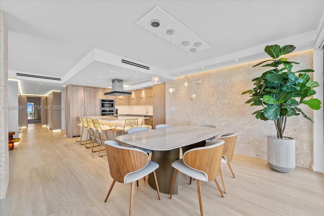 For Rent: $19,000 (3 beds, 2 baths, 1930 Square Feet)