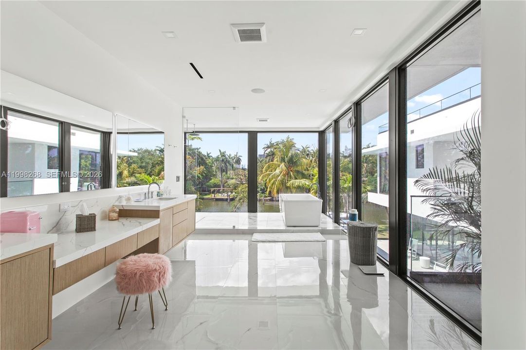 For Rent: $55,000 (7 beds, 10 baths, 8107 Square Feet)