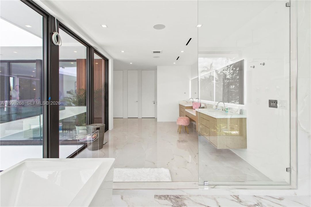 For Rent: $55,000 (7 beds, 10 baths, 8107 Square Feet)