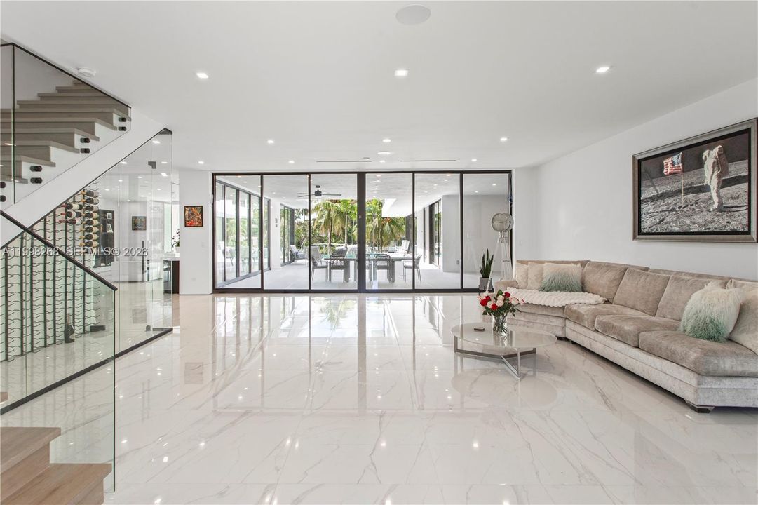 For Rent: $55,000 (7 beds, 10 baths, 8107 Square Feet)